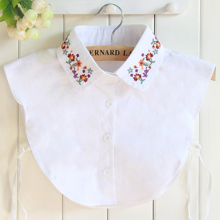 Camicia con risvolto staccabile e colletto finto con fiori ricamati