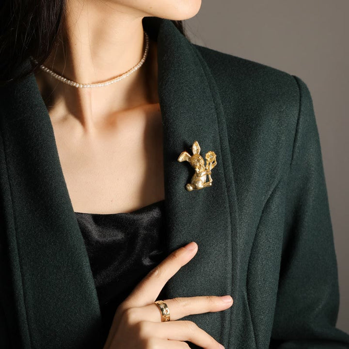 Spilla vintage con coniglio e girasoli, accessori per camicie