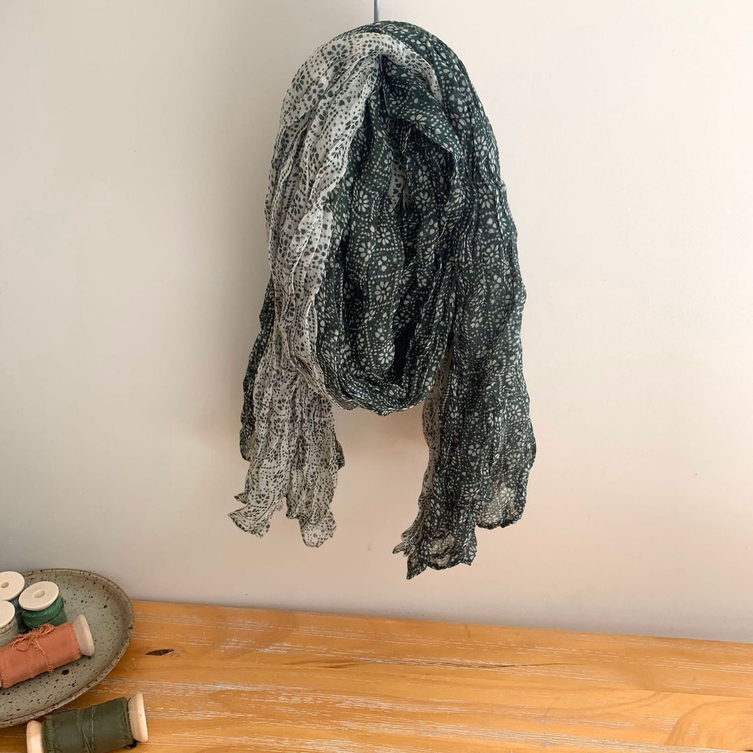 Sciarpa morbida e sottile con motivo floreale plissettato vintage da donna