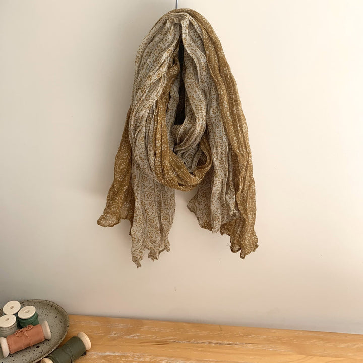 Sciarpa morbida e sottile con motivo floreale plissettato vintage da donna