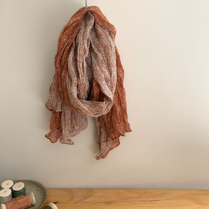 Sciarpa morbida e sottile con motivo floreale plissettato vintage da donna