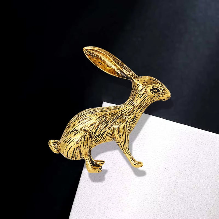 Spilla con angelo barocco e coniglio in oro, accessori per camicie