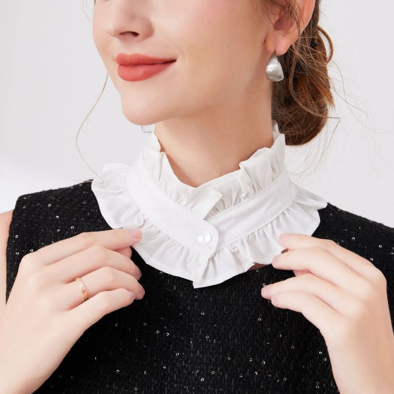 Camicia bianca con colletto plissettato e bottone staccabile con colletto finto