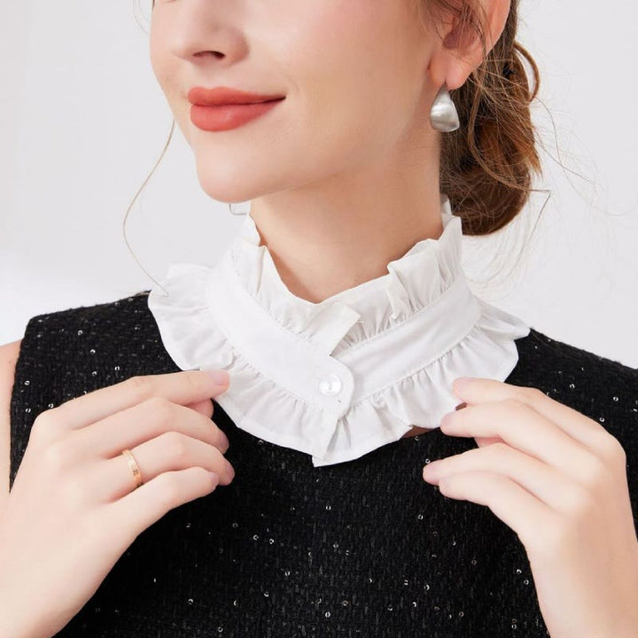 Camicia bianca con colletto plissettato e bottone staccabile con colletto finto