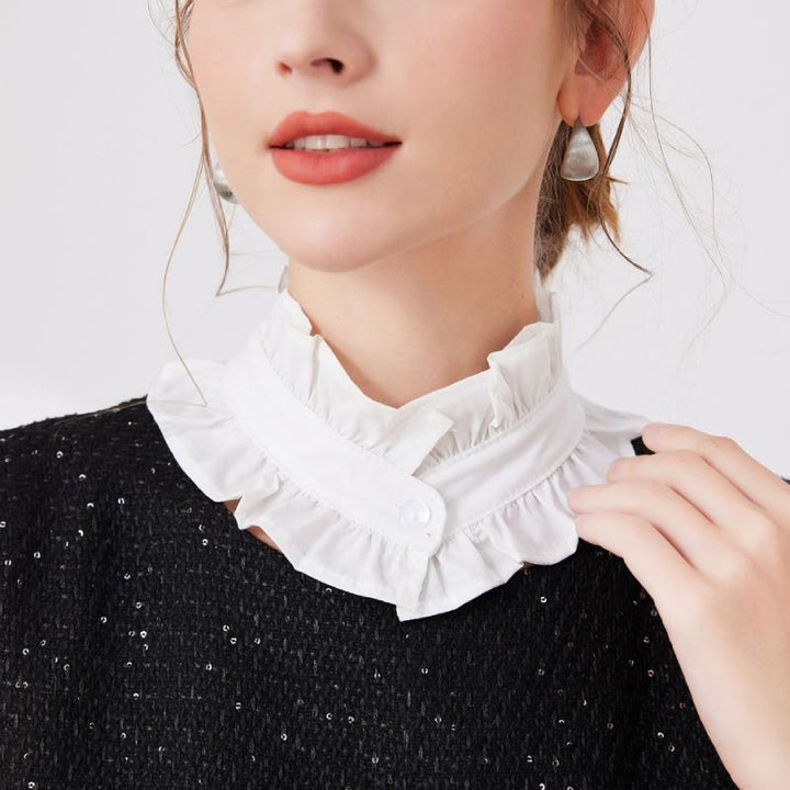 Camicia bianca con colletto plissettato e bottone staccabile con colletto finto