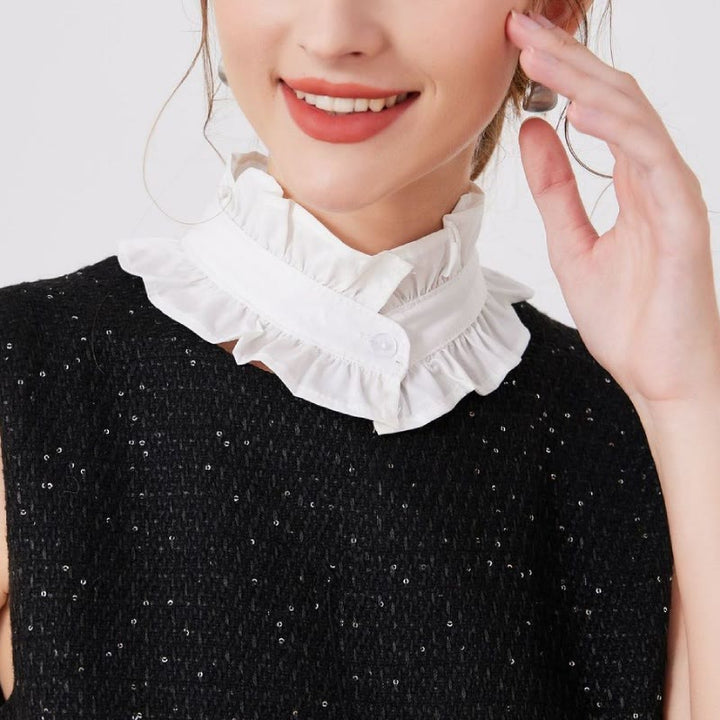 Camicia bianca con colletto plissettato e bottone staccabile con colletto finto