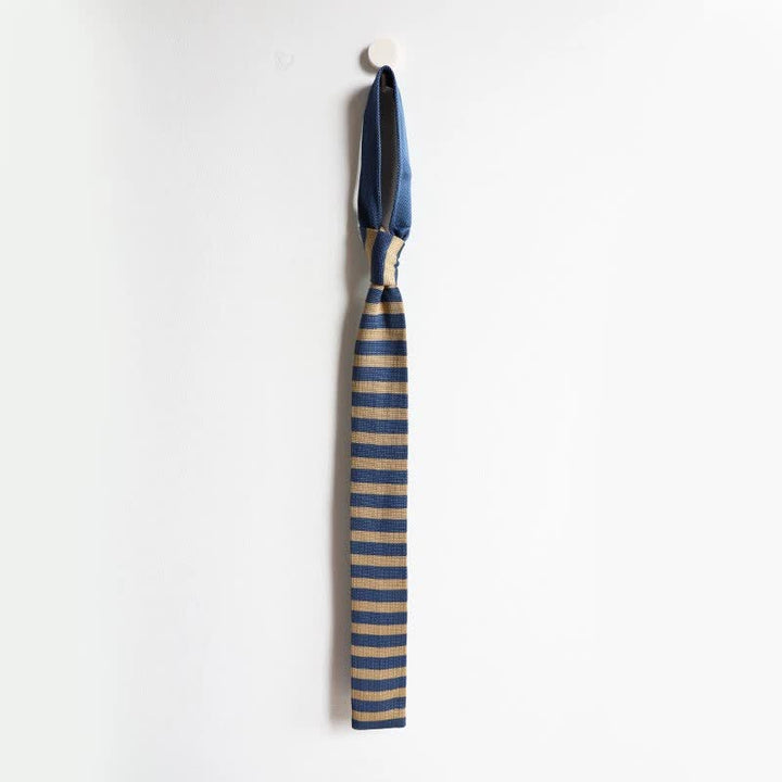 Cravatta da uomo in maglia a righe blu e cachi