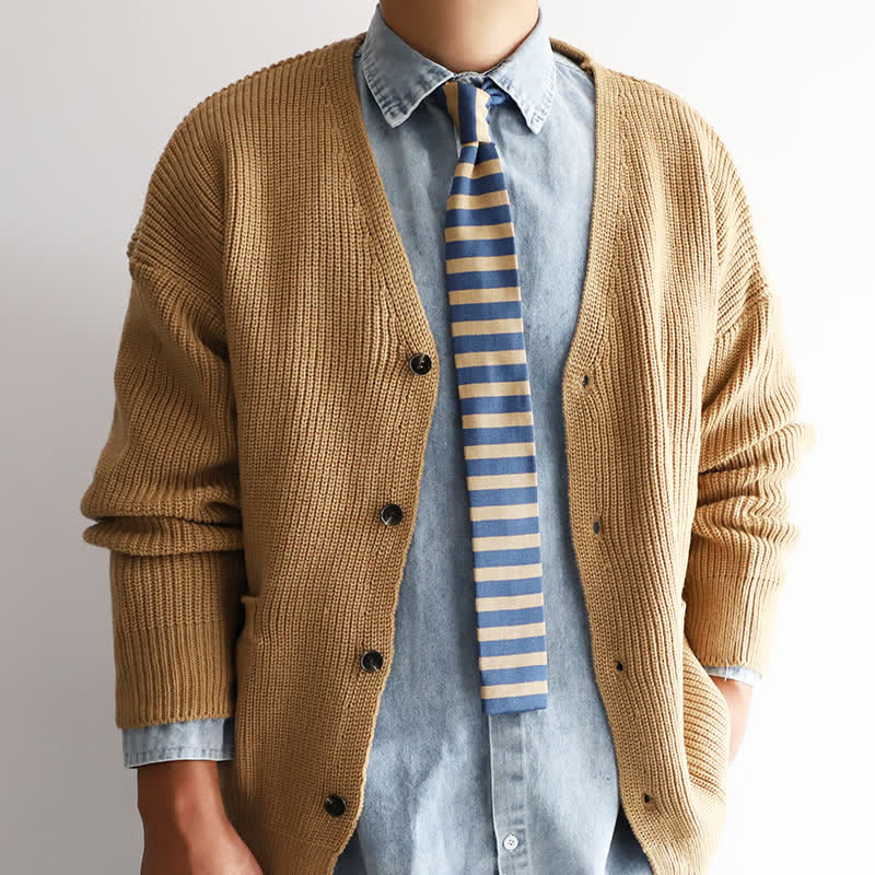Cravatta da uomo in maglia a righe blu e cachi