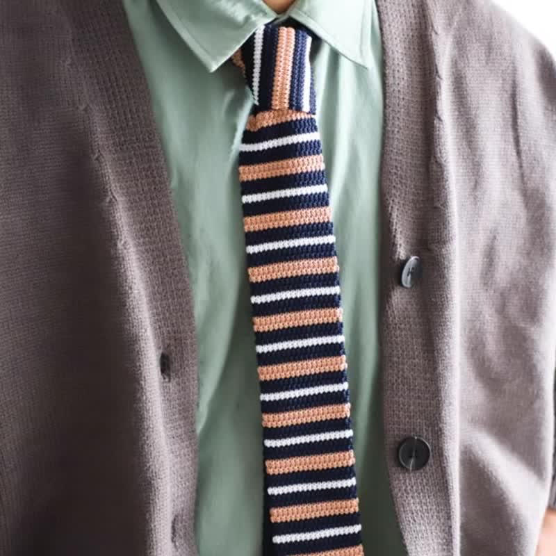 Cravatta lavorata a maglia con motivo vintage in stile britannico da uomo