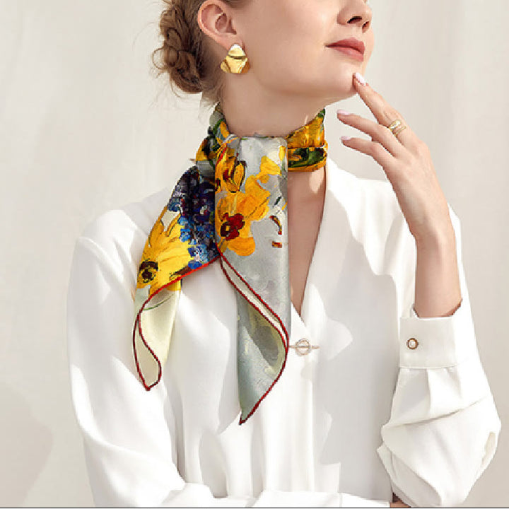 Sciarpa sottile in seta primaverile con colori caldi da donna al sole