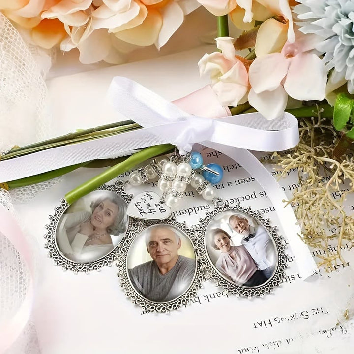 Portachiavi con foto e testo personalizzati, ciondolo con bouquet da sposa - image 0