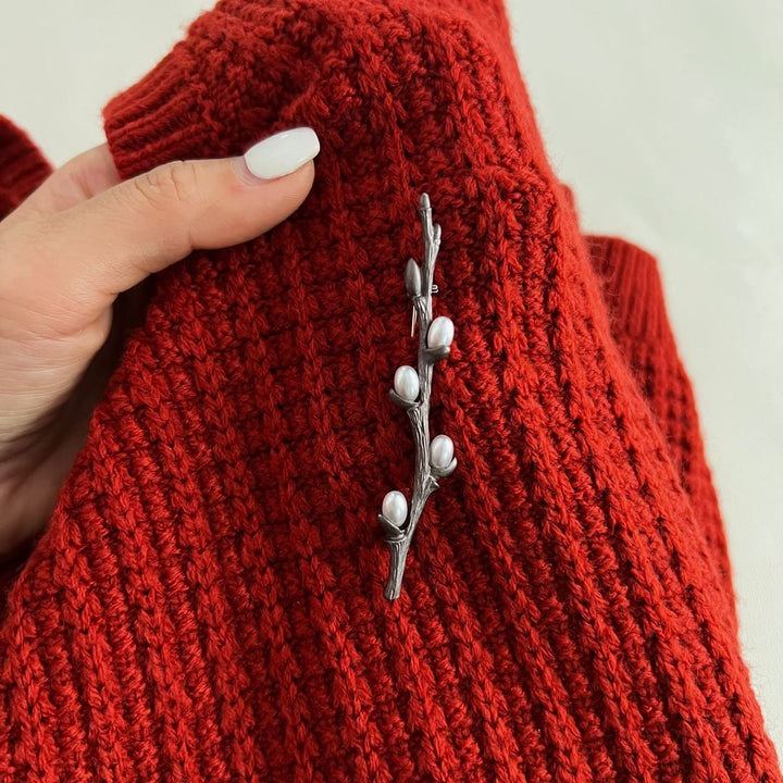 Spilla vintage con ramo in legno e perle in lega