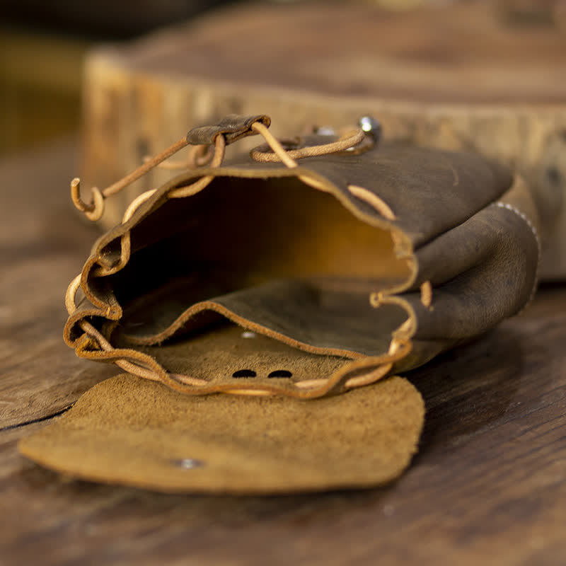 Portafoglio piccolo in stile indiano con coulisse e cintura in pelle di cavallo pazzo