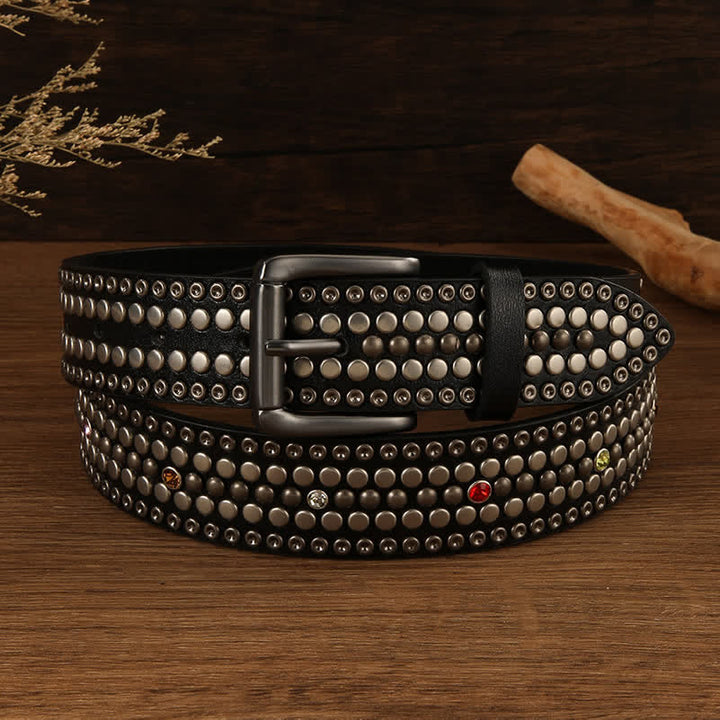 Cintura in pelle con rivetti rotondi in argento tempestata di cristalli alla moda