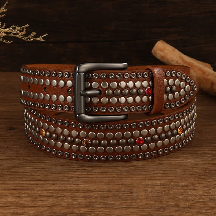Cintura in pelle con rivetti rotondi in argento tempestata di cristalli alla moda