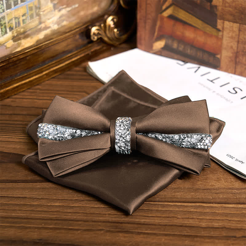 Set da uomo con papillon e fazzoletto da taschino in raso con strass scintillanti