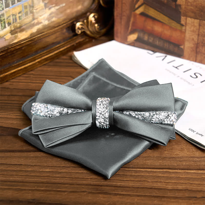 Set da uomo con papillon e fazzoletto da taschino in raso con strass scintillanti