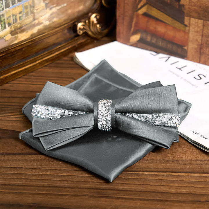 Set da uomo con papillon e fazzoletto da taschino in raso con strass scintillanti