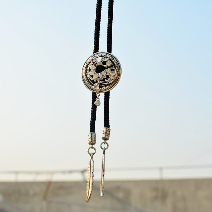 Cravatta Bolo con drago di strass occidentale e piuma