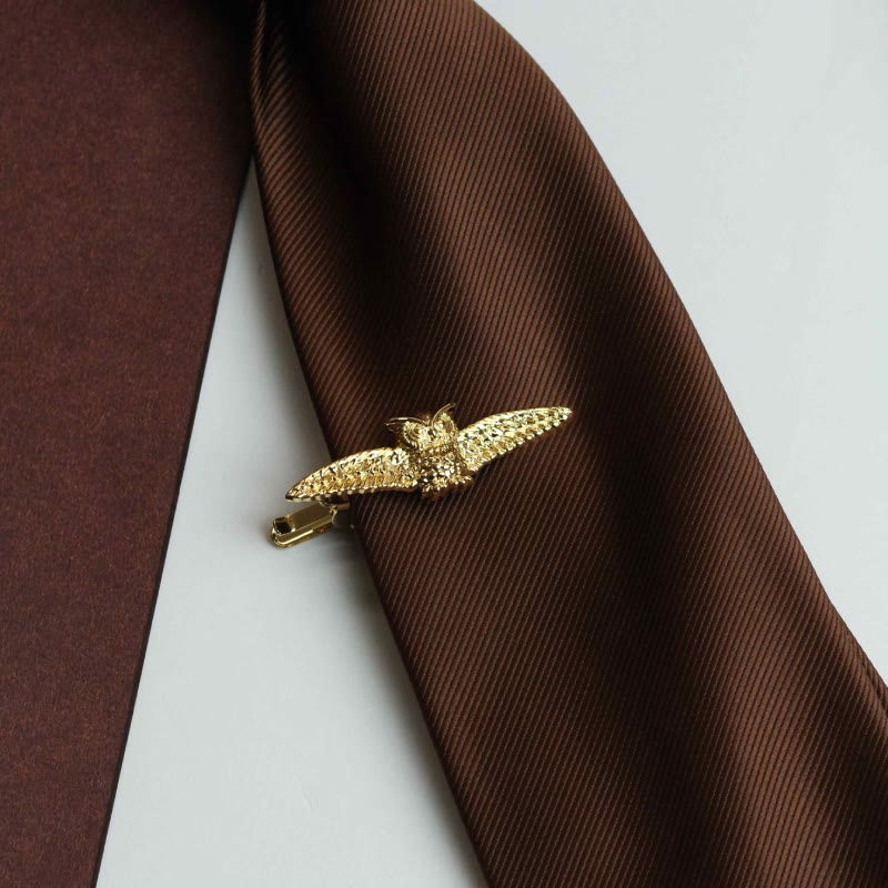 Fermacravatta a forma di gufo volante in oro per abbigliamento maschile