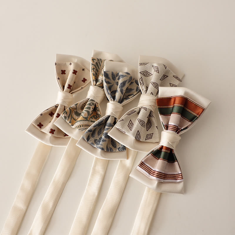 Papillon con cinturino regolabile in raso a due strati con motivo beige