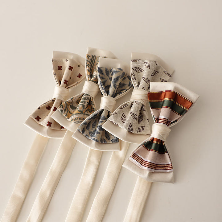 Papillon con cinturino regolabile in raso a due strati con motivo beige