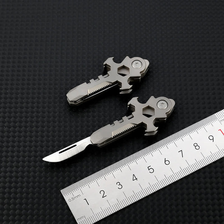 Portachiavi con mini coltello pieghevole multifunzionale in titanio Cross