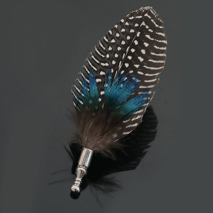 Spilla unisex classica con piume di pavone colorate per feste di nozze