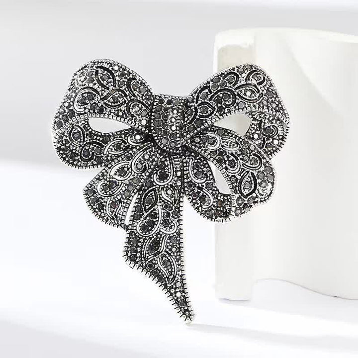 Spilla da donna in argento antico a forma di fiocco con strass