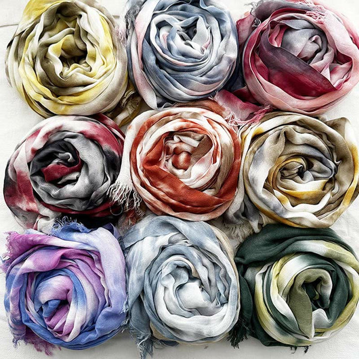 Sciarpa sottile e leggera con stampa artistica tie-dye da donna - image 2