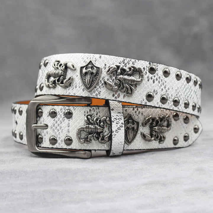 Cintura in pelle stampata con rivetti a forma di scorpione in argento antico