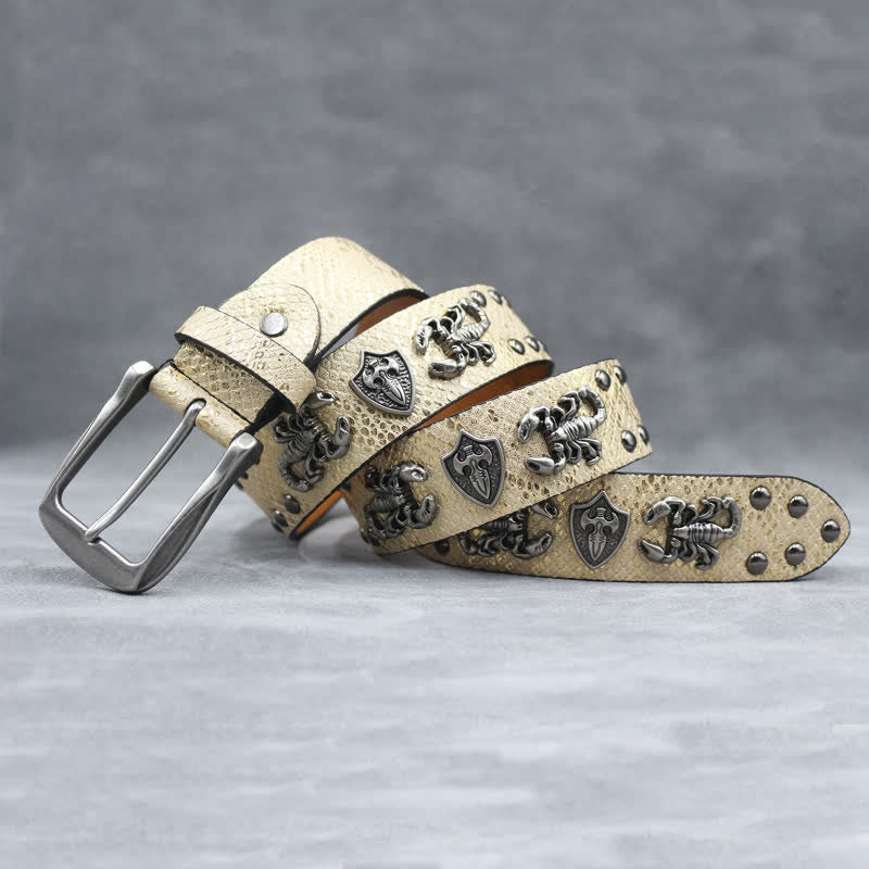 Cintura in pelle stampata con rivetti a forma di scorpione in argento antico