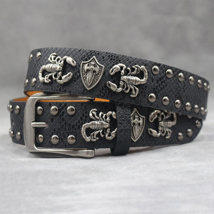 Cintura in pelle stampata con rivetti a forma di scorpione in argento antico