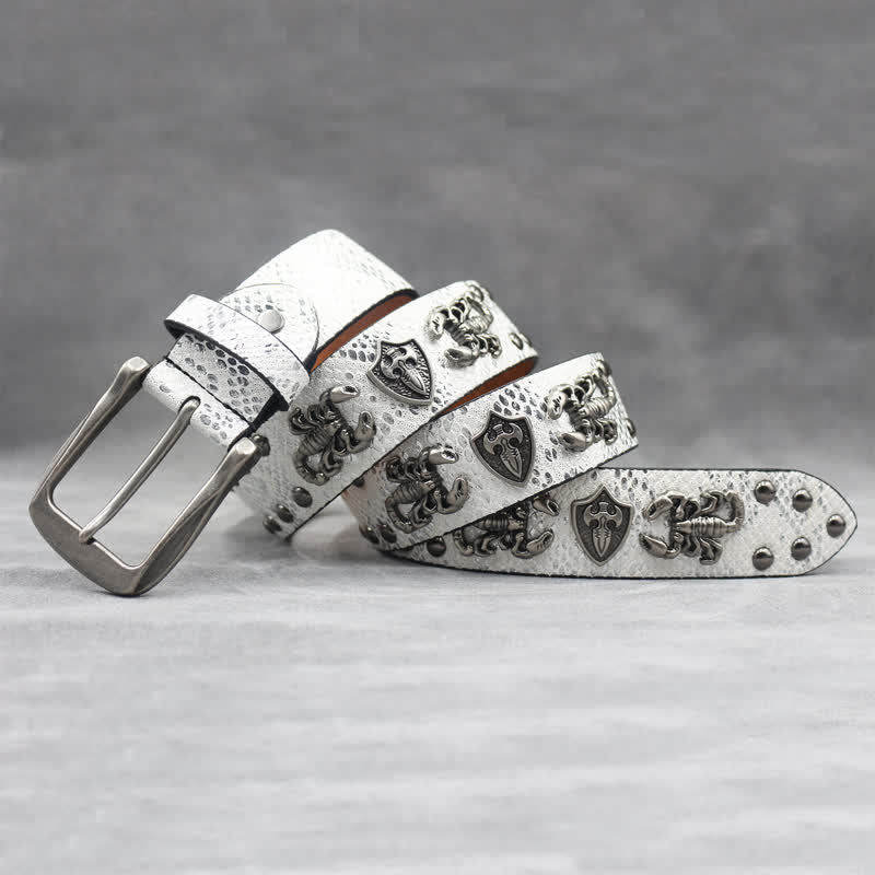 Cintura in pelle stampata con rivetti a forma di scorpione in argento antico