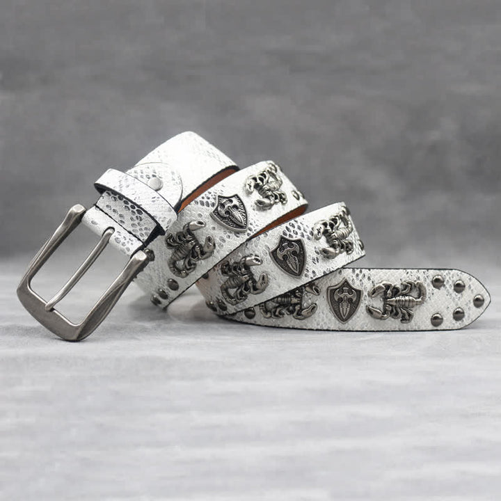Cintura in pelle stampata con rivetti a forma di scorpione in argento antico