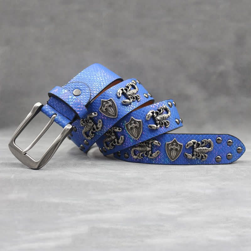 Cintura in pelle stampata con rivetti a forma di scorpione in argento antico
