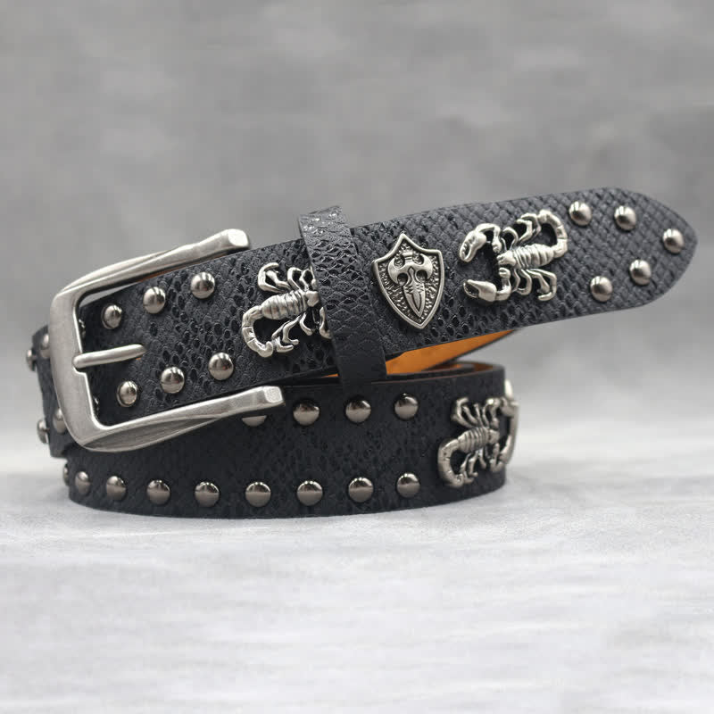 Cintura in pelle stampata con rivetti a forma di scorpione in argento antico