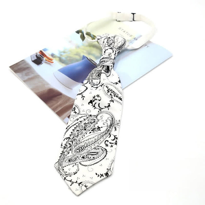 Cravatta da uomo pre-annodata con volant e motivo Paisley di lusso, stile smoking, Ascot