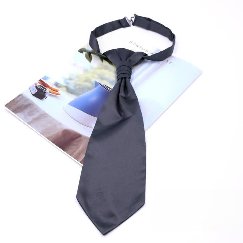 Cravatta da uomo pre-annodata con volant e motivo Paisley di lusso, stile smoking, Ascot