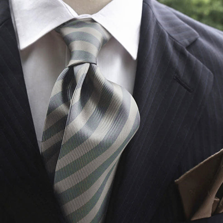 Cravatta classica da uomo a righe larghe in vera seta