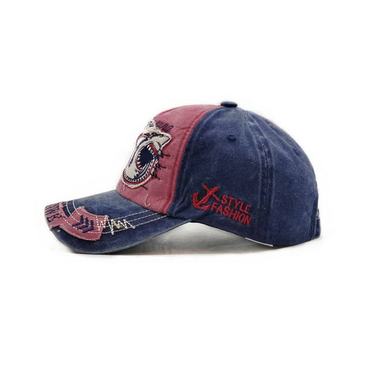 Cappellino da baseball con bordo sfrangiato e ricamato con squalo
