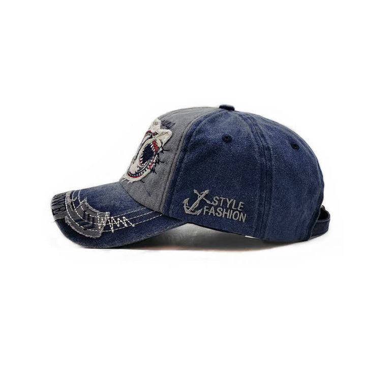 Cappellino da baseball con bordo sfrangiato e ricamato con squalo