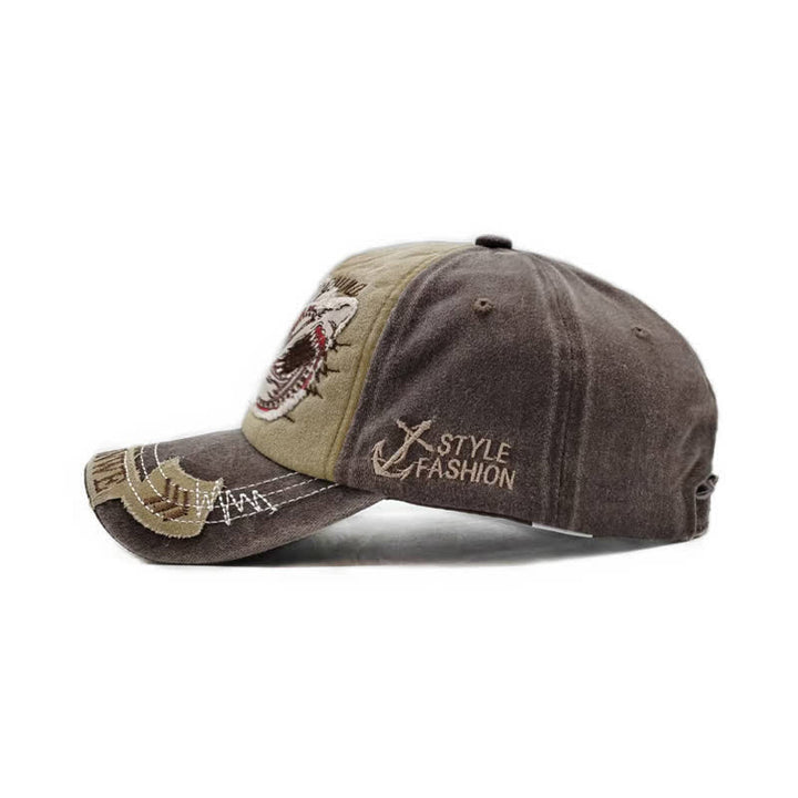 Cappellino da baseball con bordo sfrangiato e ricamato con squalo