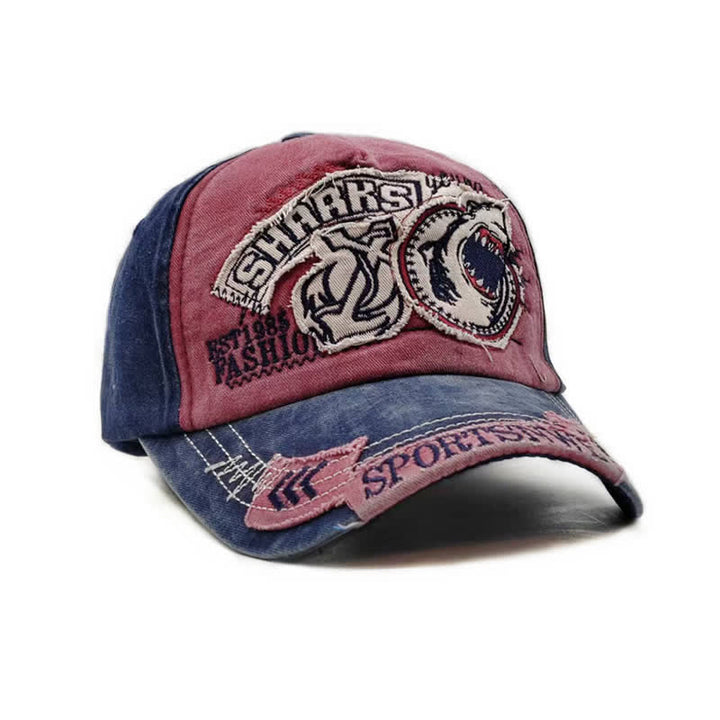 Cappellino da baseball con bordo sfrangiato e ricamato con squalo