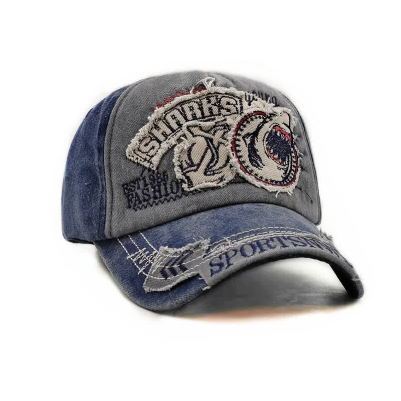 Cappellino da baseball con bordo sfrangiato e ricamato con squalo