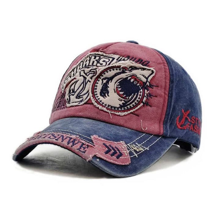 Cappellino da baseball con bordo sfrangiato e ricamato con squalo