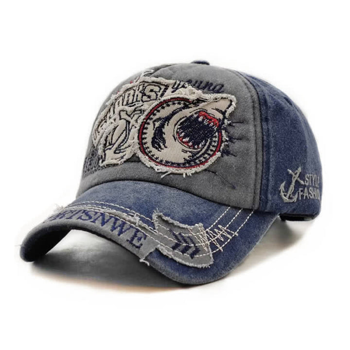 Cappellino da baseball con bordo sfrangiato e ricamato con squalo