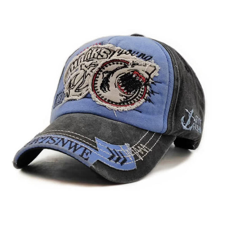 Cappellino da baseball con bordo sfrangiato e ricamato con squalo