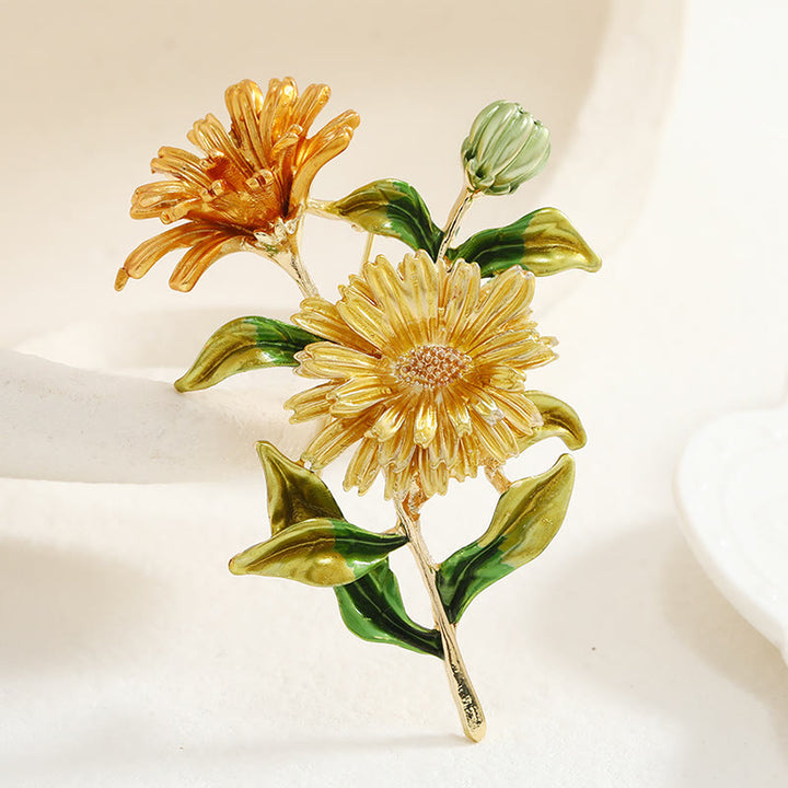 Spilla smaltata con bouquet di margherite da donna