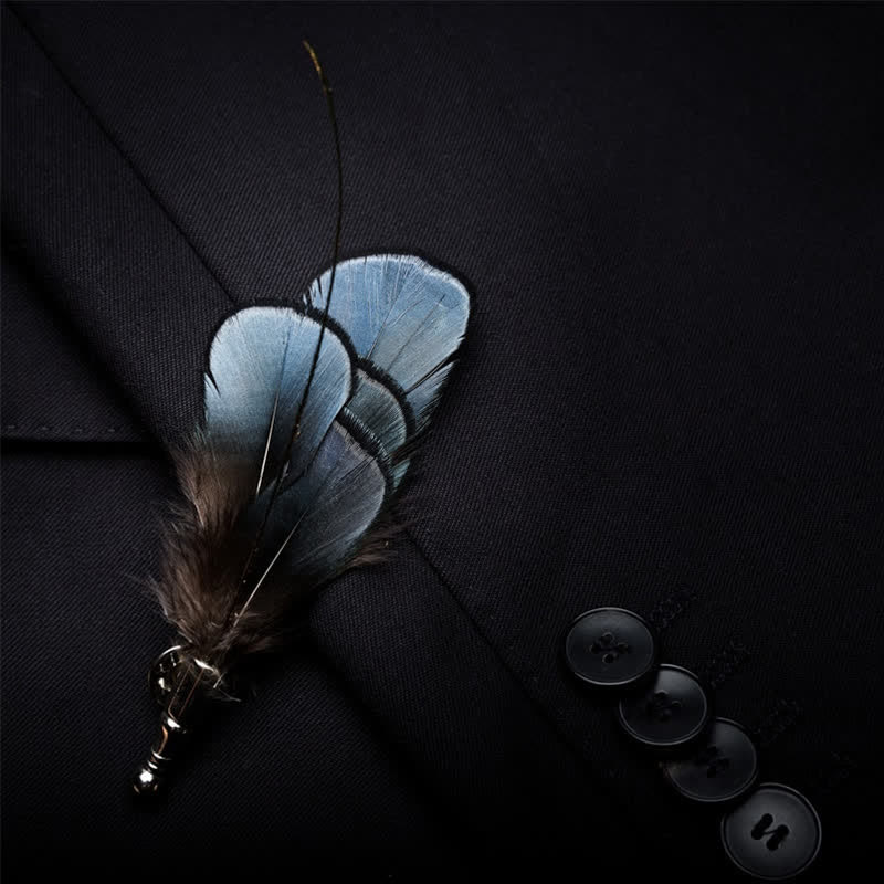 Papillon di piume naturali di lusso blu scuro con spilla da bavero